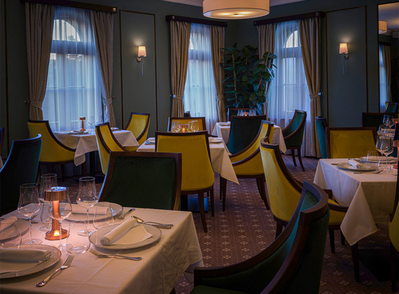 Restaurant & Bar